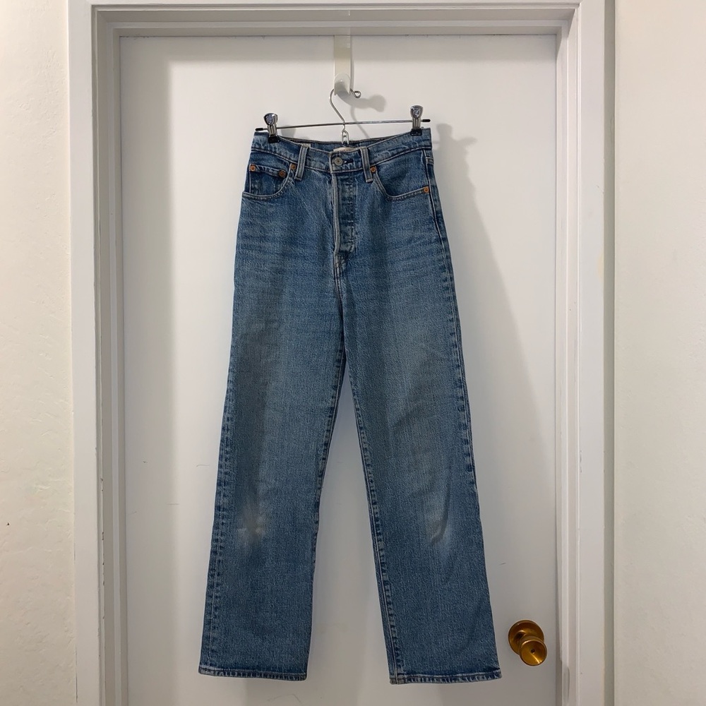Levi’s ribcage straight blue jeans